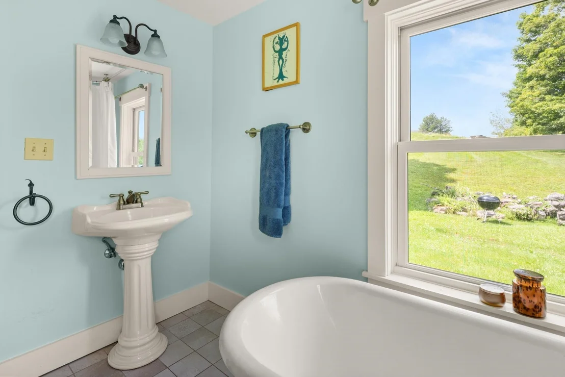 Photo of 1076 Brown Hill