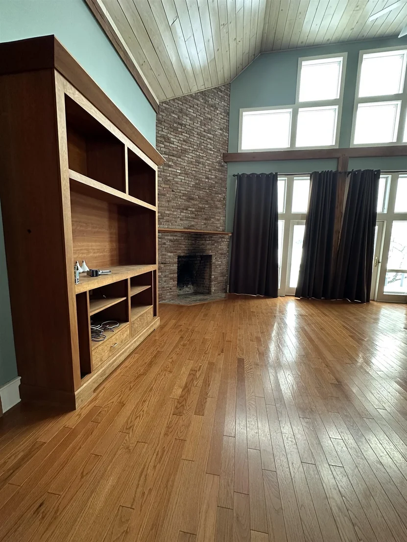Photo of 2112 Middle