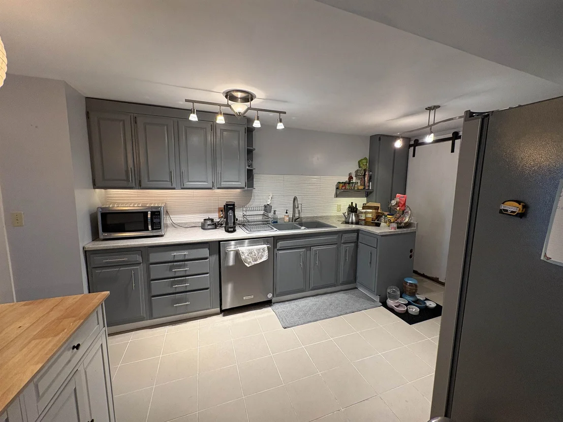 Photo of 1250 Braintree Hill