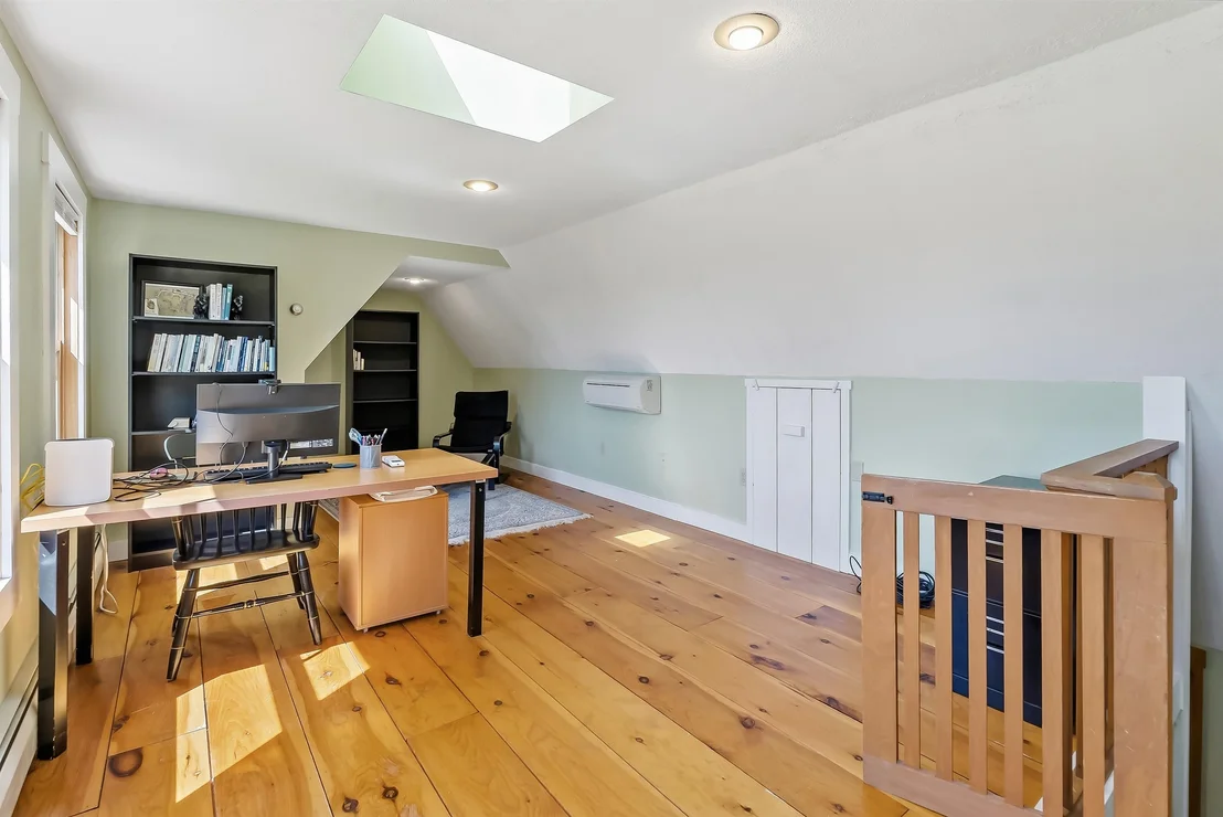 Photo of 1087 County