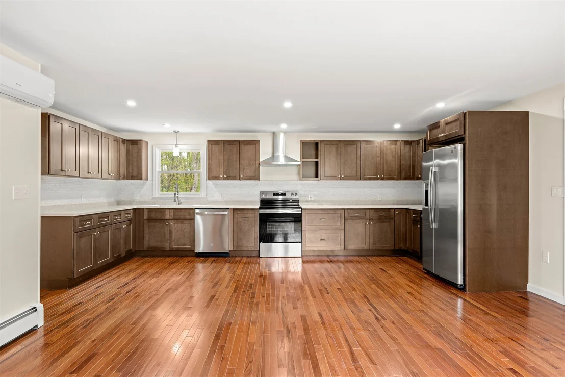 Photo of 6 Colonial