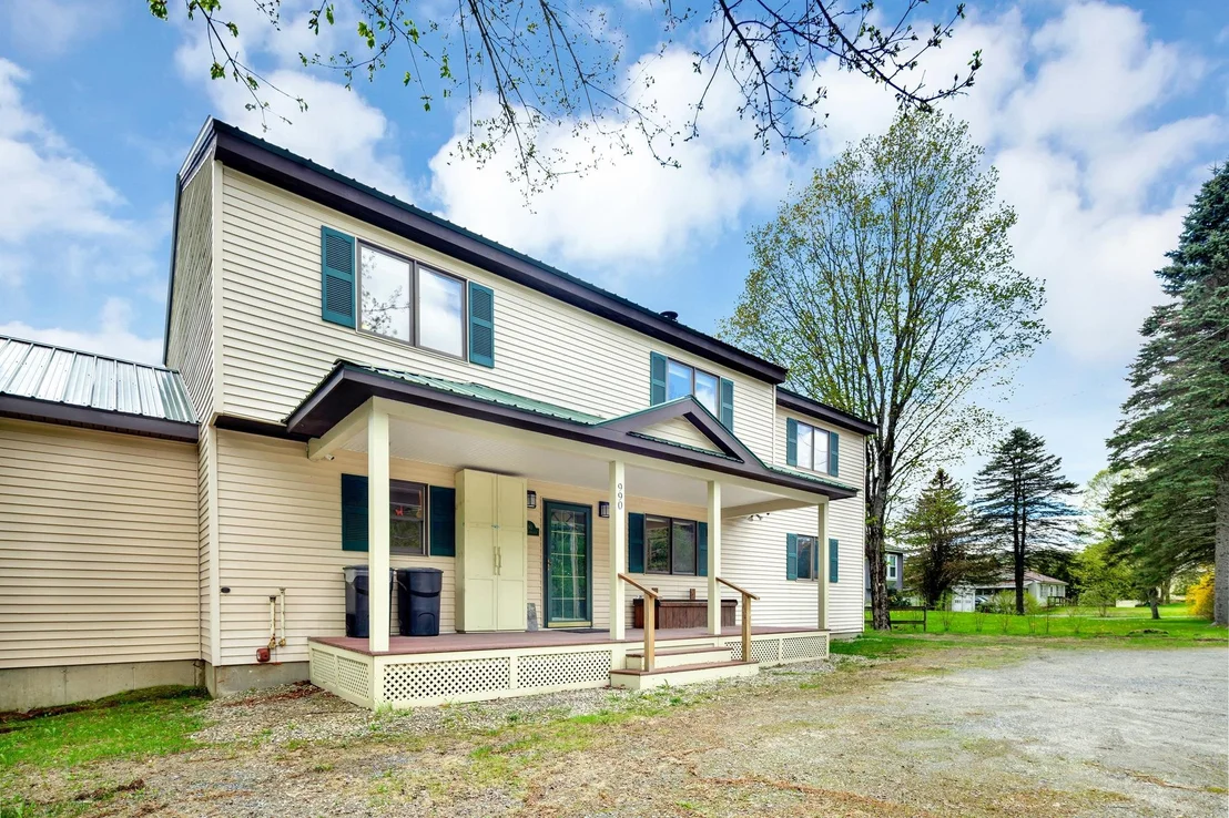 Photo of 990 Main