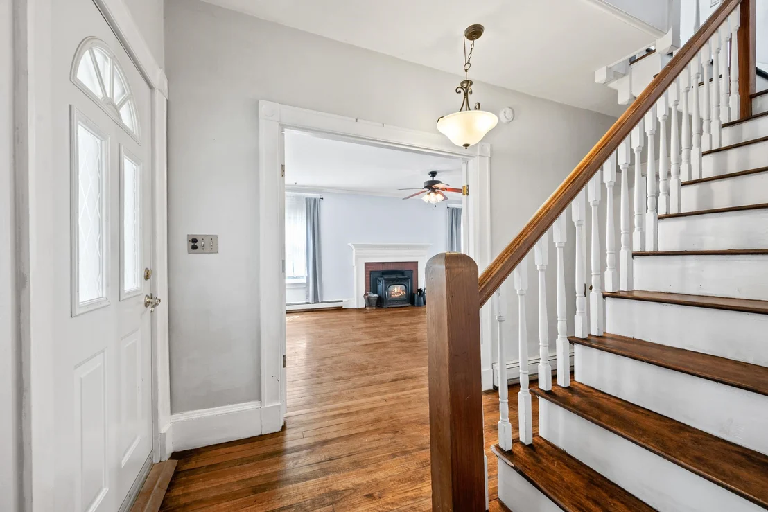 Photo of 2069 Riverside