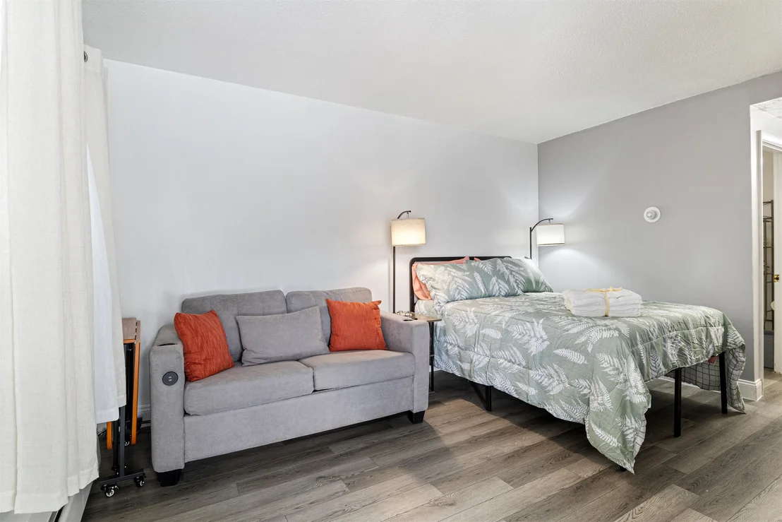 Photo of Unit 11 at 933 Ocean
