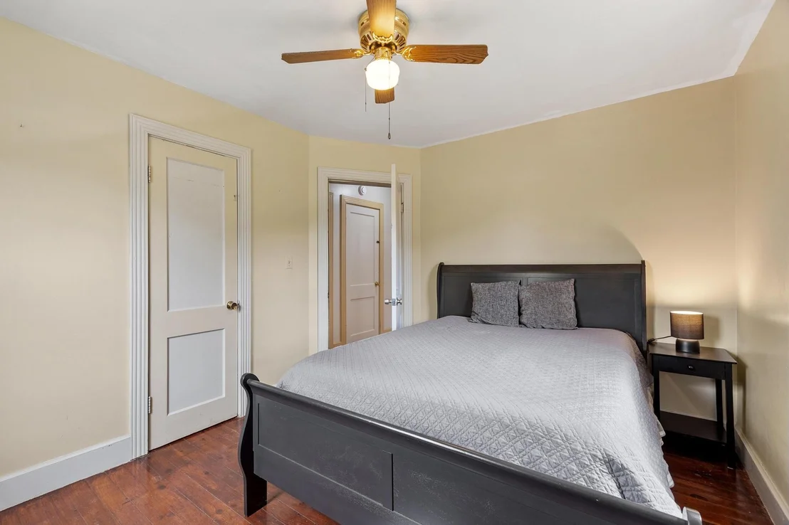 Photo of 32 Rollins