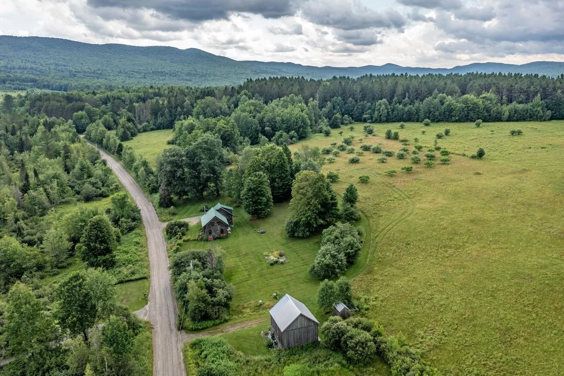 Photo of 1076 Brown Hill
