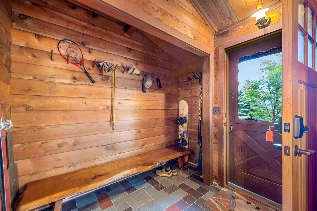 Photo of 17 Middle Pines