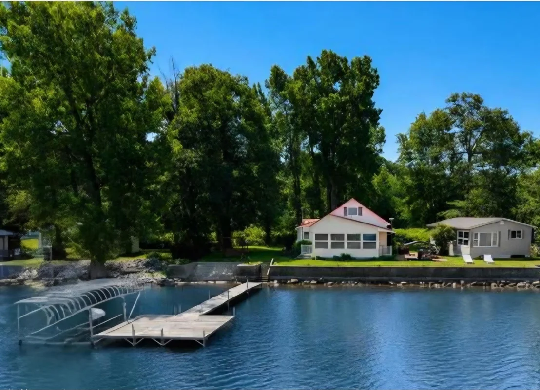 Photo of 43 Sandy Point