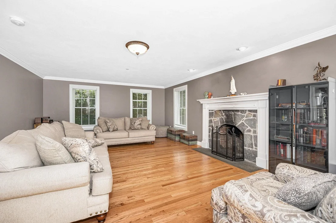 Photo of 7 Oak Ridge