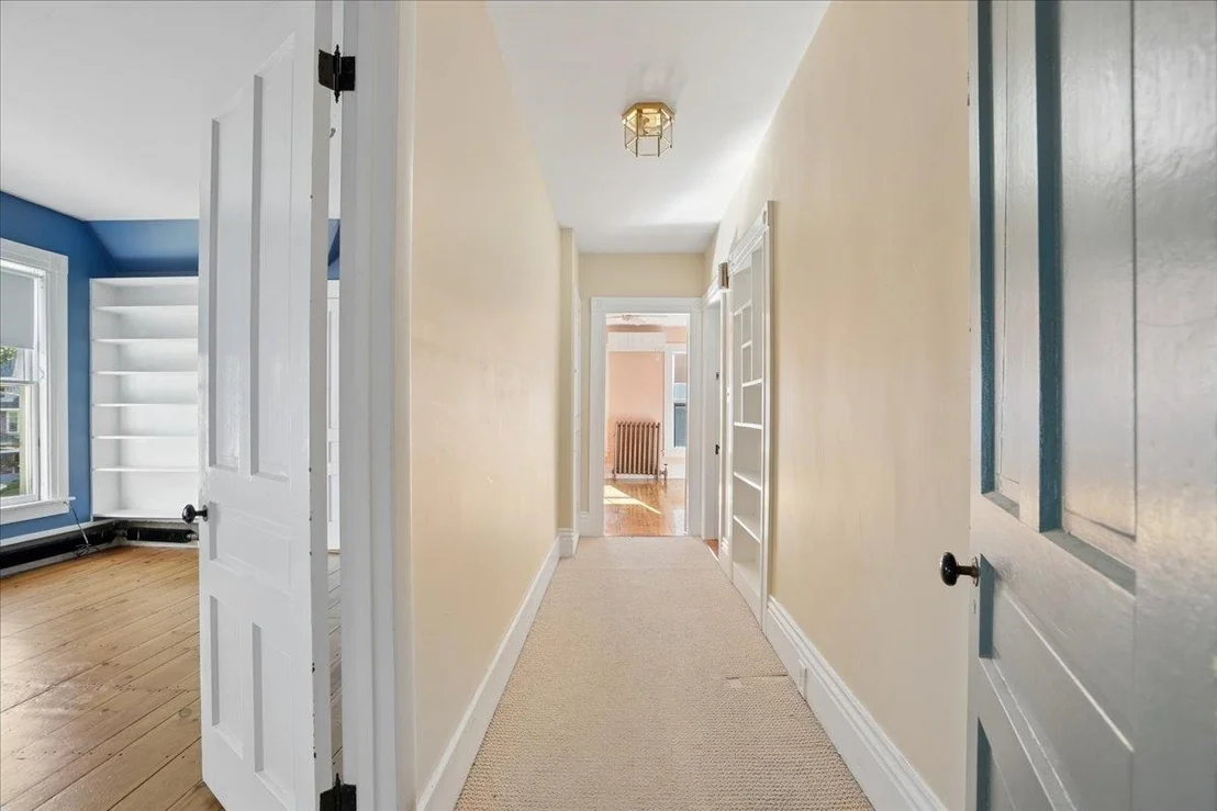 Photo of 12 Holt