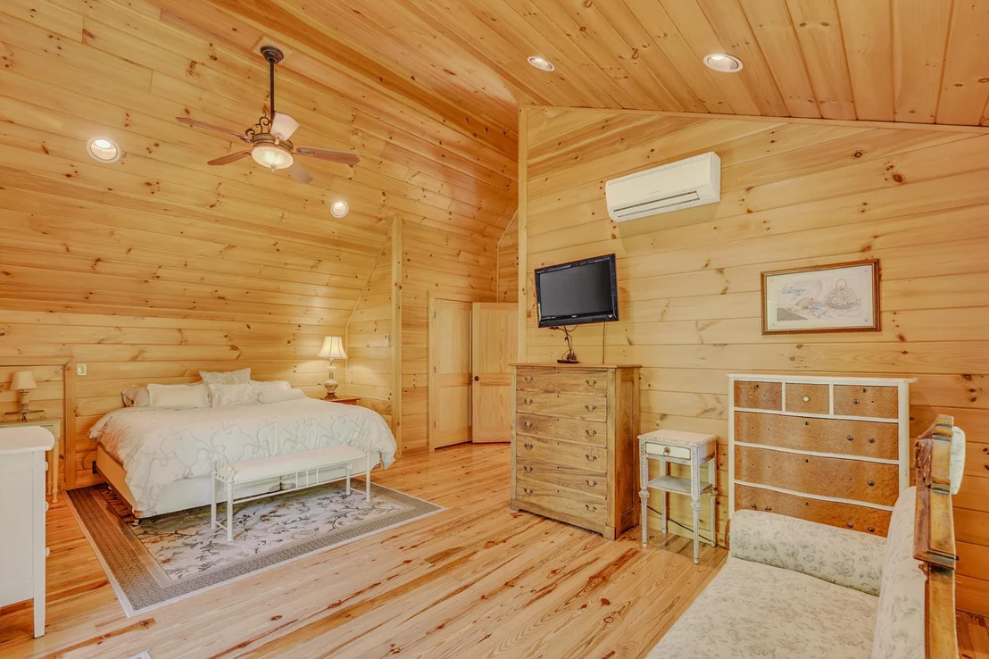 Photo of 1560 Cherry Valley