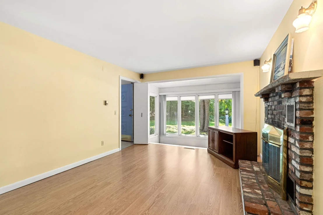 Photo of 84 Stinson