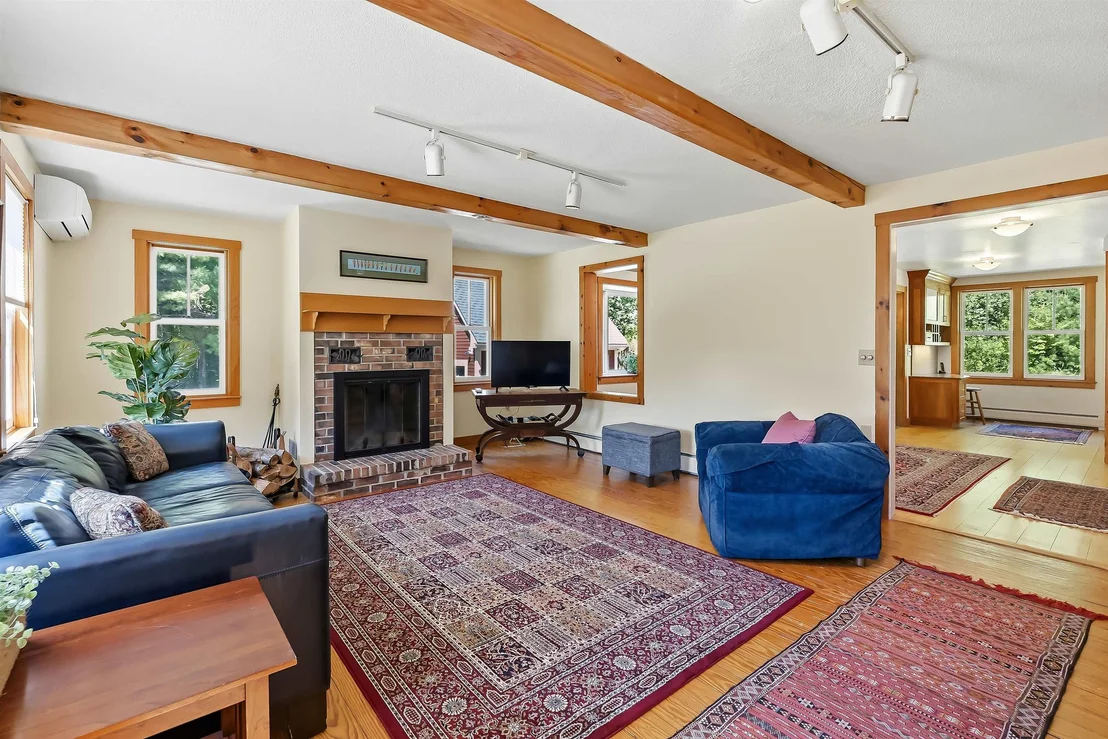 Photo of 1087 County