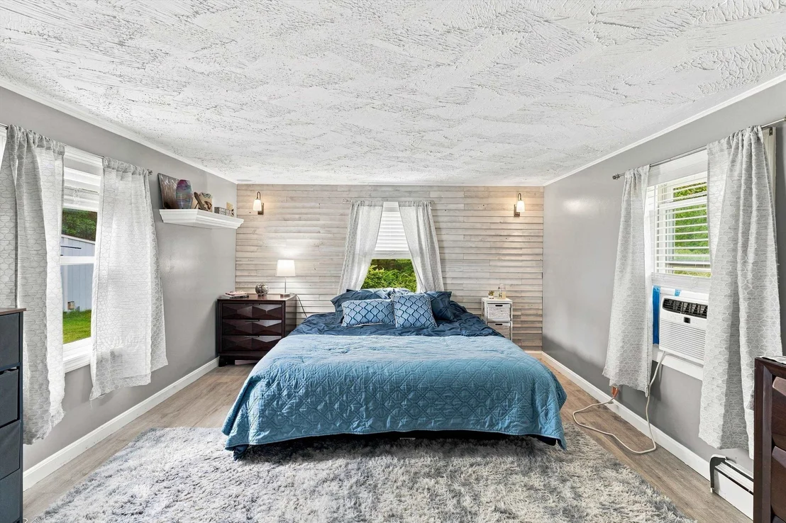 Photo of 33 Beacon Hill
