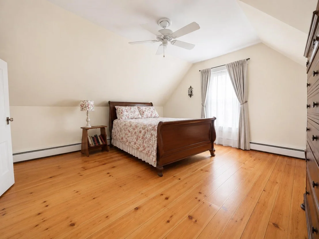 Photo of 11 Robbins