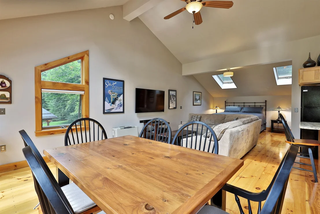 Photo of 426 Roaring Brook