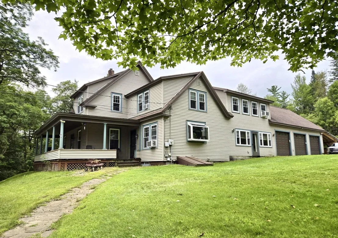 Photo of 140 Middle