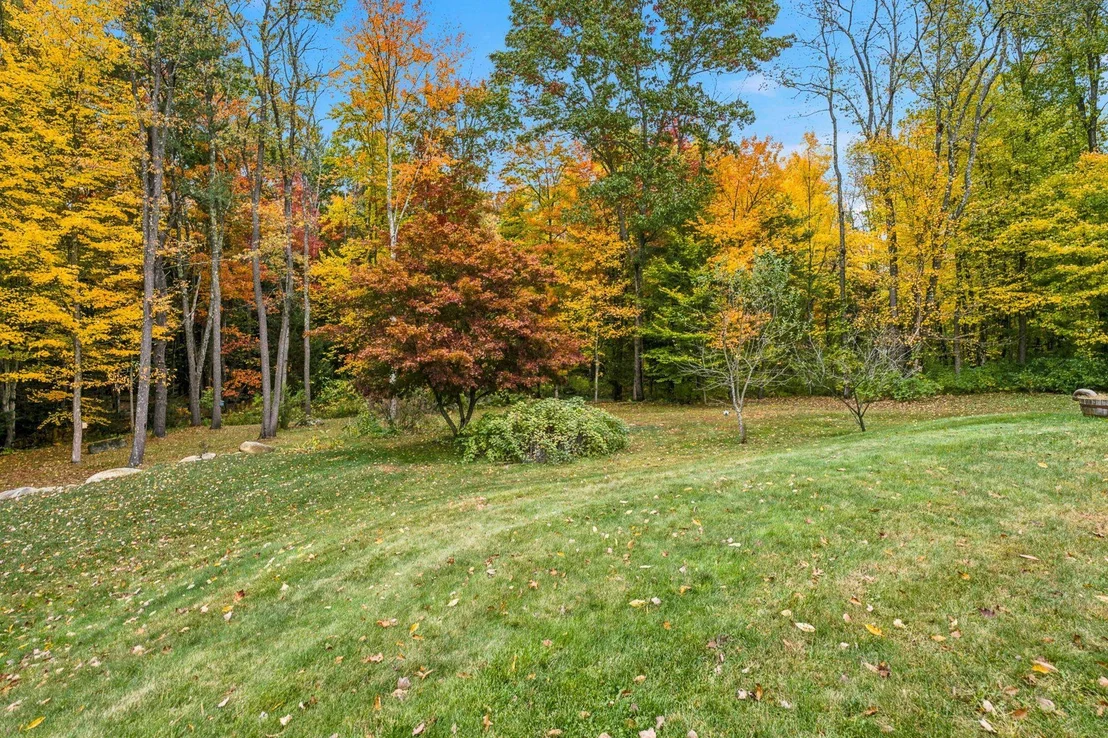 Photo of 9 Holt