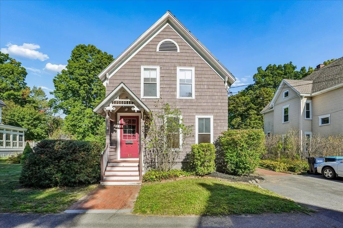 Photo of 12 Holt