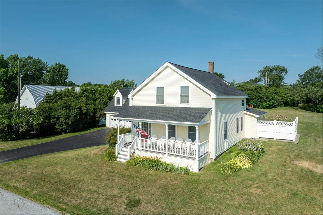 Photo of 2291 Bronson