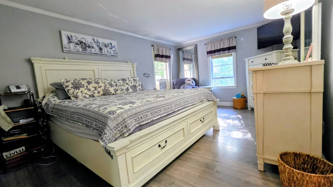 Photo of 2 Greenleaf