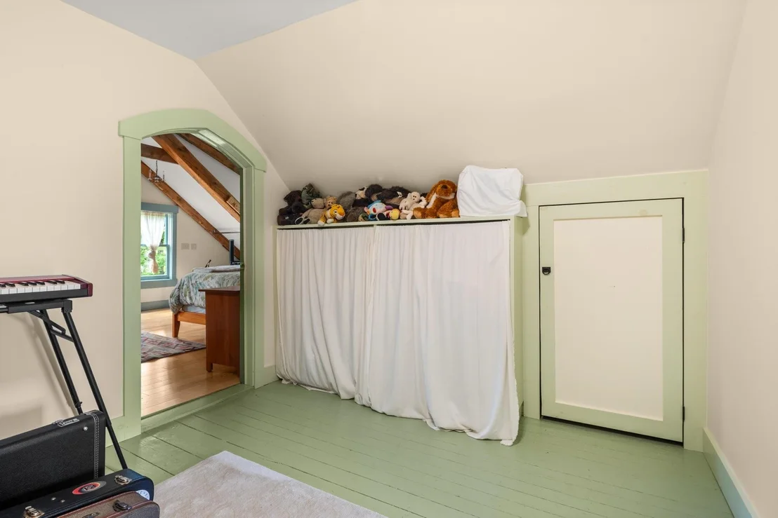 Photo of 1076 Brown Hill