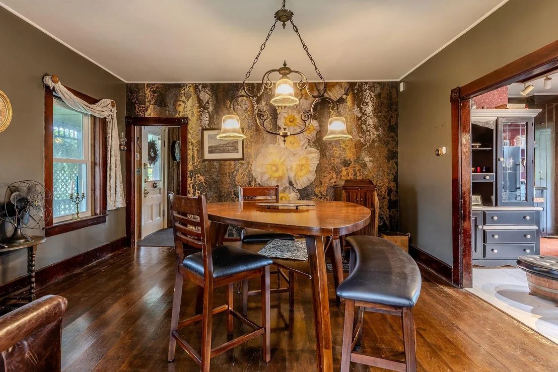 Photo of 818 Danby Hill
