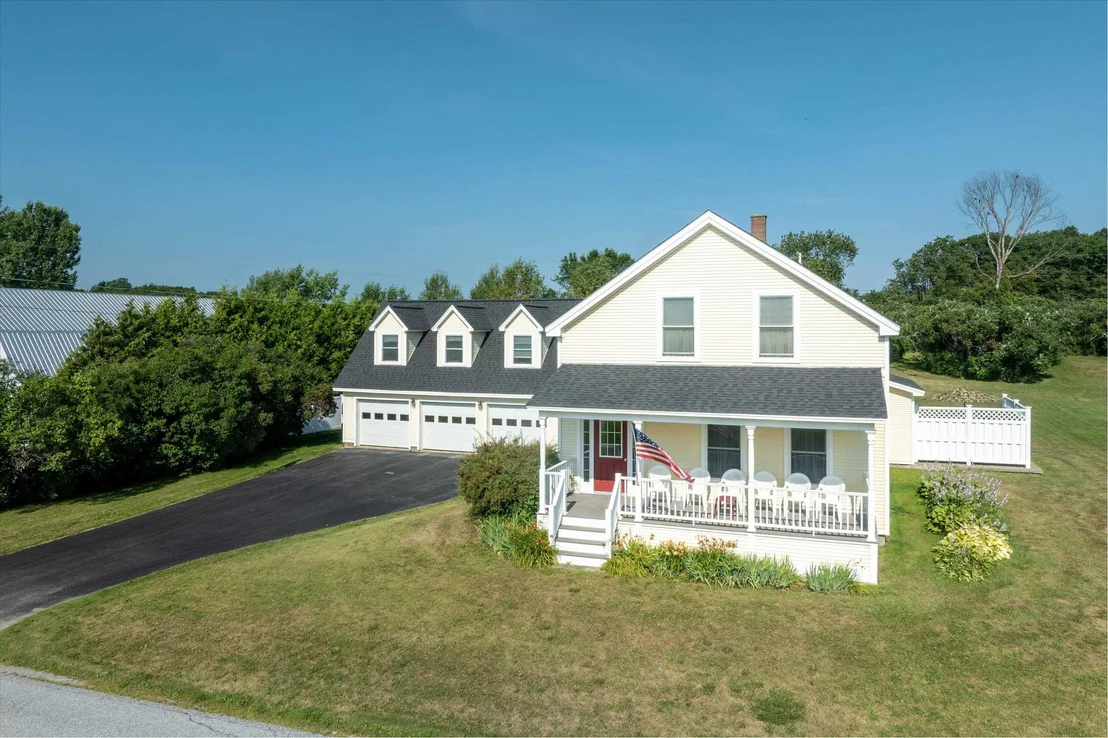 Photo of 2291 Bronson