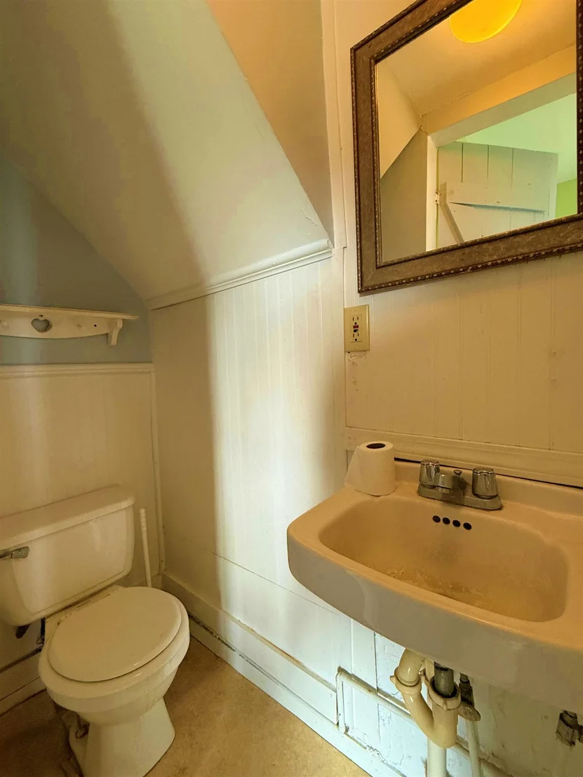 Photo of 2570 Maple Hill