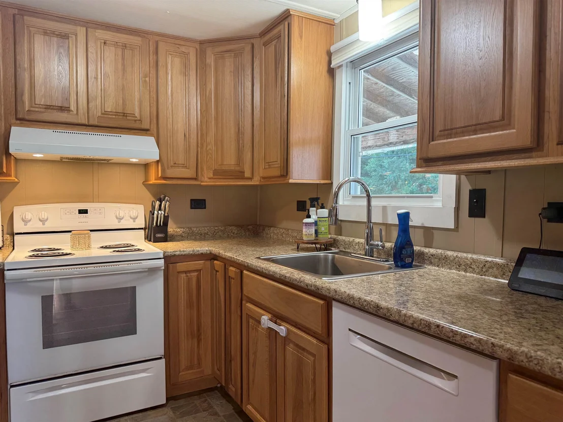 Photo of 677 Prouty