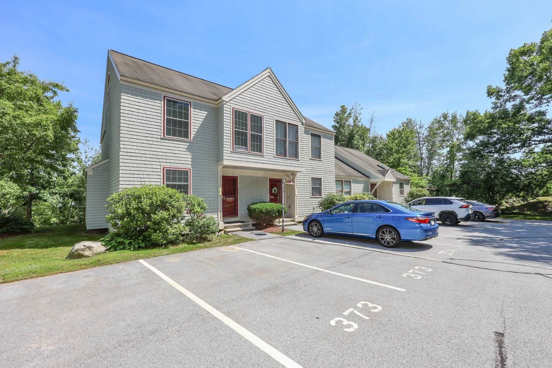 Photo of Unit 373 at 1465 Hooksett