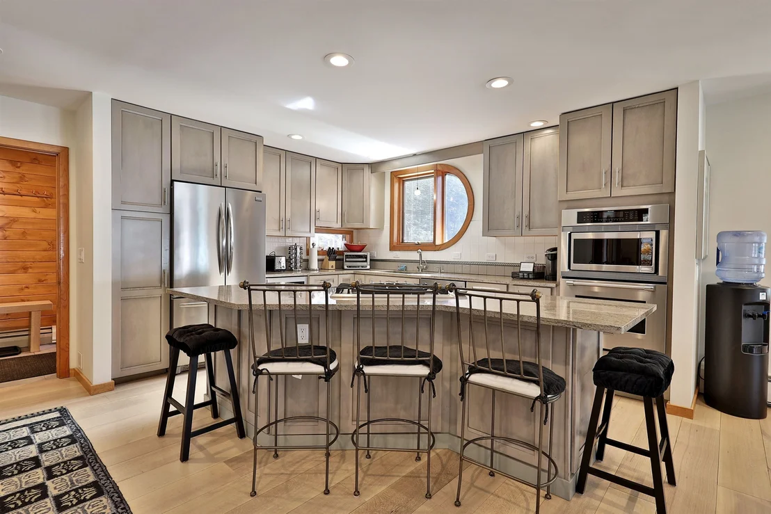 Photo of 426 Roaring Brook