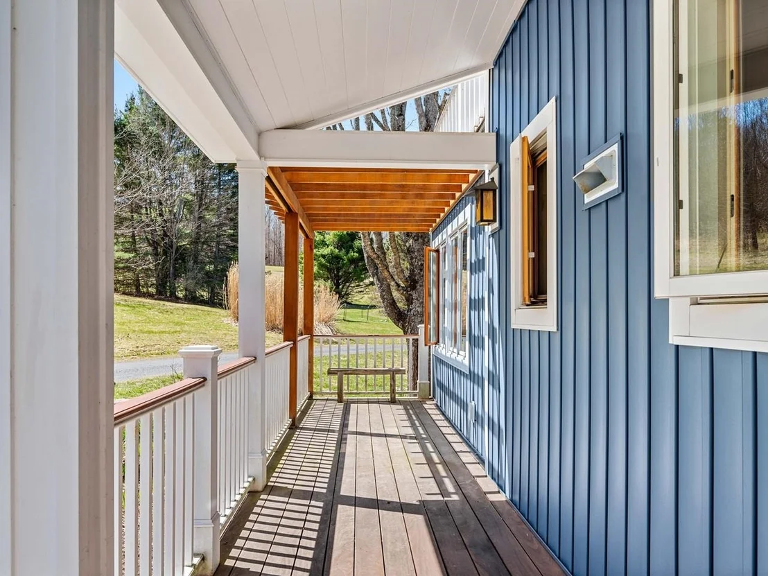Photo of 2381 Middle