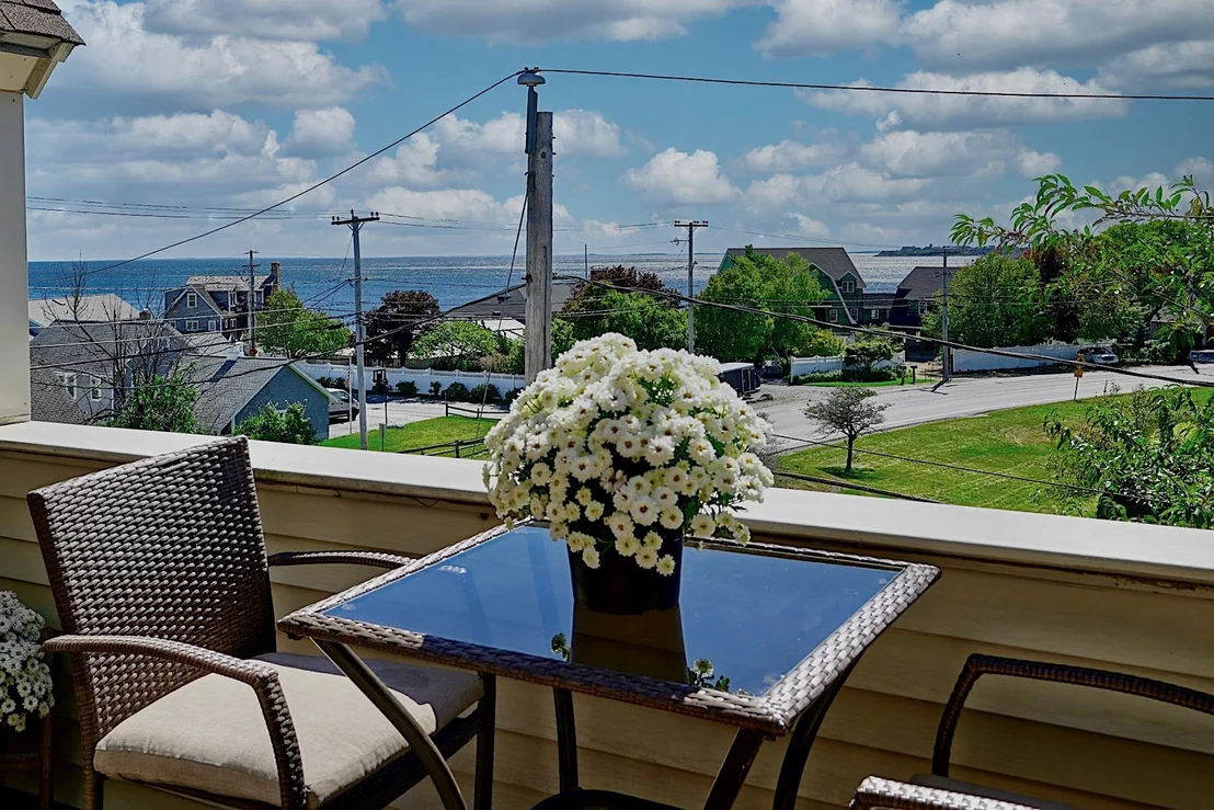 Photo of Unit 27 at 989 Ocean