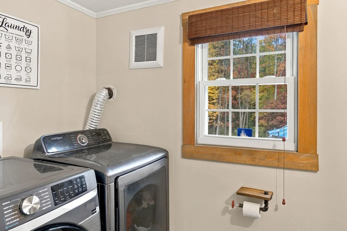 Photo of 9 Holt