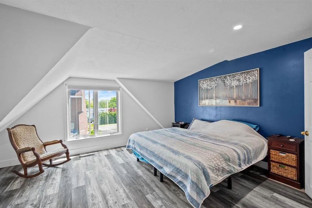 Photo of Unit 5 at 989 Ocean
