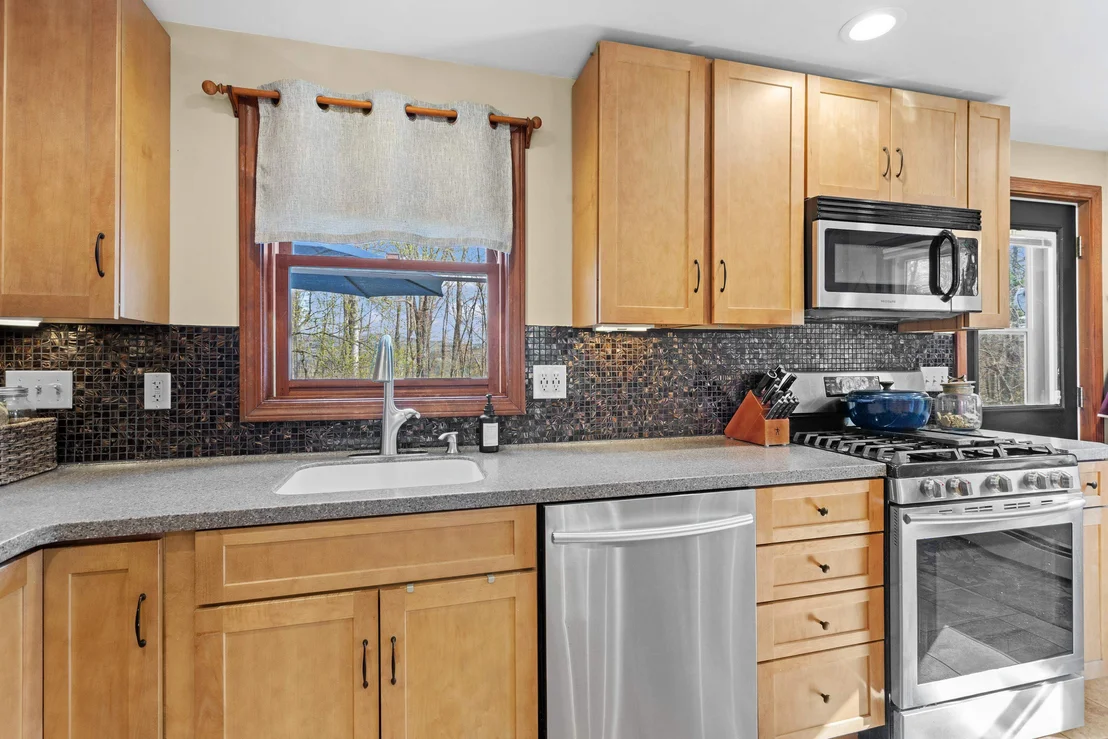 Photo of 345 Davison