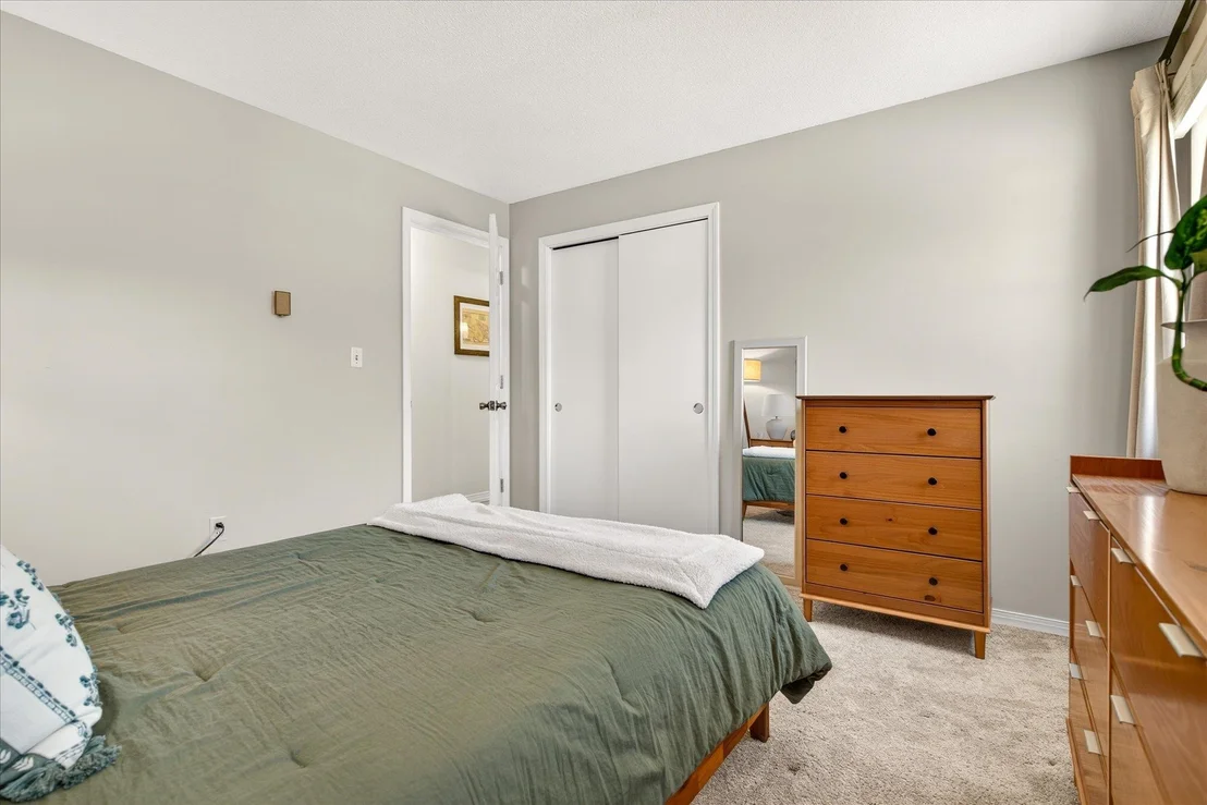 Photo of 681 Colonial