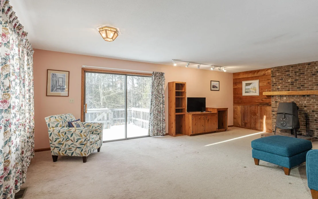 Photo of 521 County