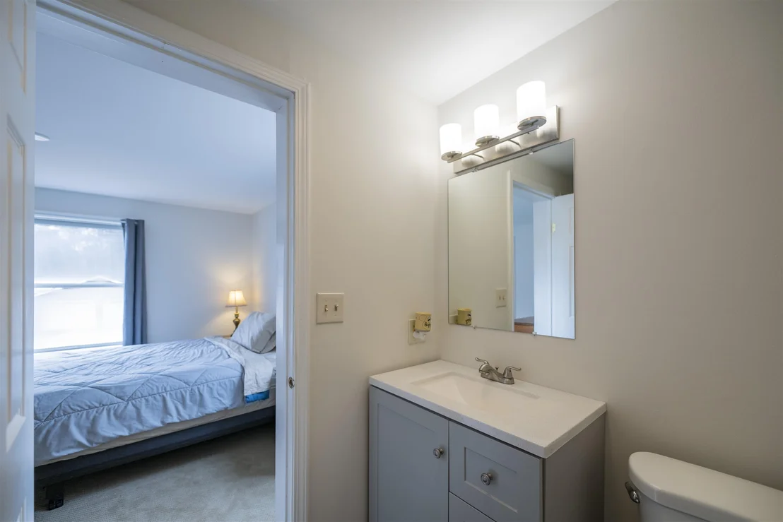 Photo of 401 Colonial