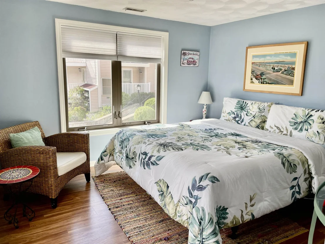 Photo of Unit UNIT1 at 975 Ocean