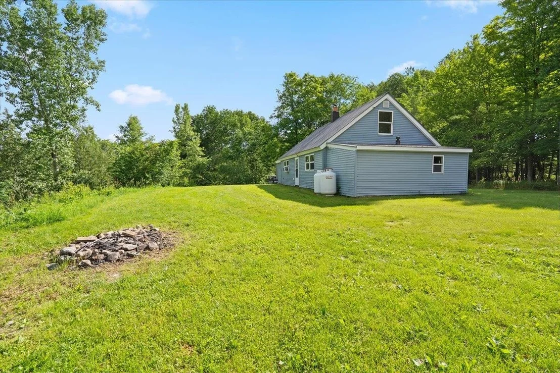 Photo of 3058 Perley