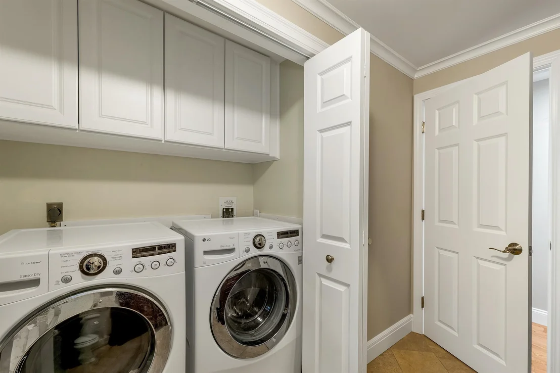 Photo of 38 Sharon