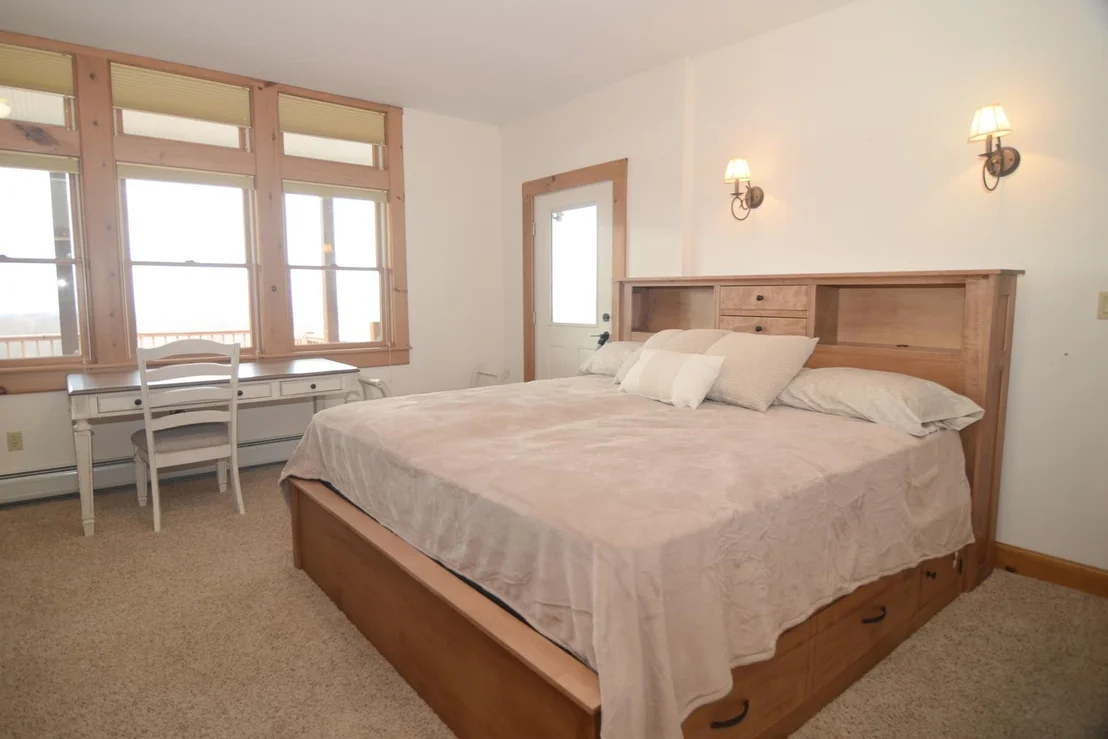Photo of 734 Herrick