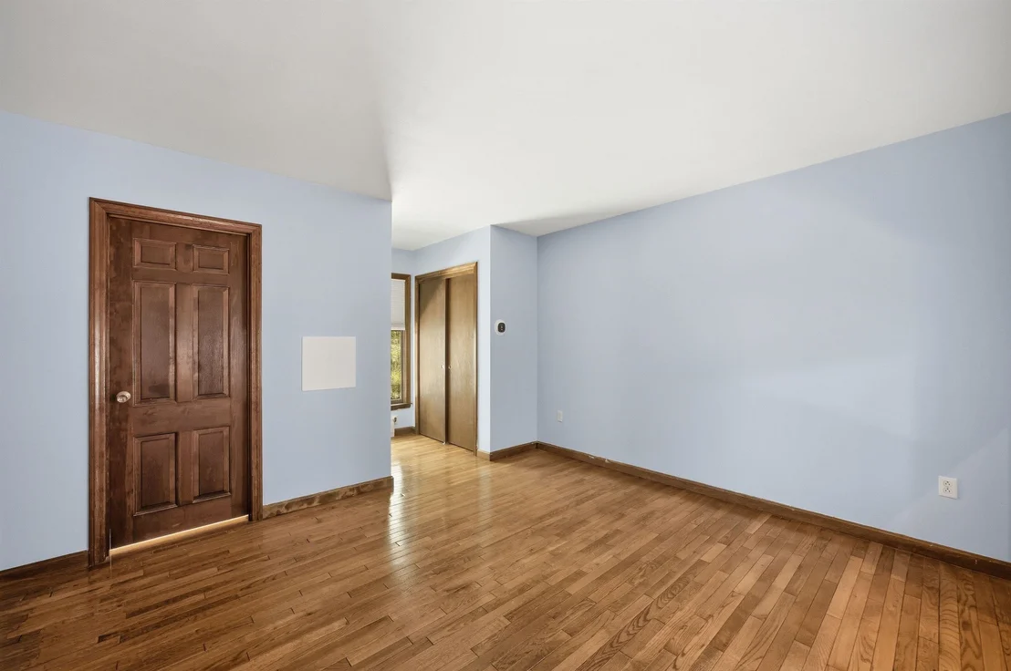 Photo of 135 Lower Straw