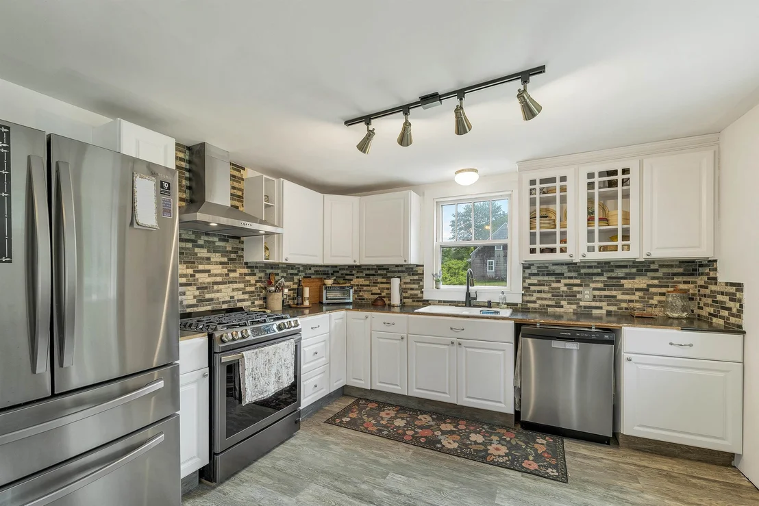 Photo of 652 West Side