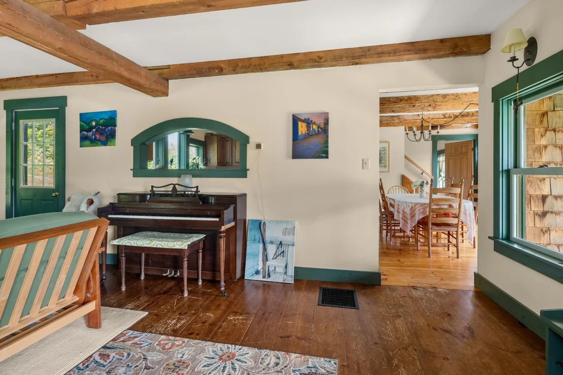 Photo of 1076 Brown Hill