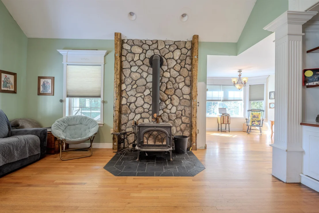 Photo of 633 1st Crown Point