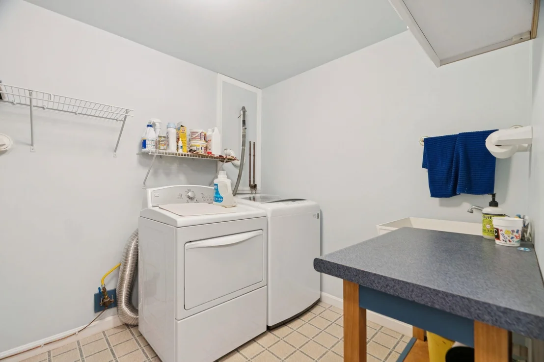 Photo of 455 Hawk Pine