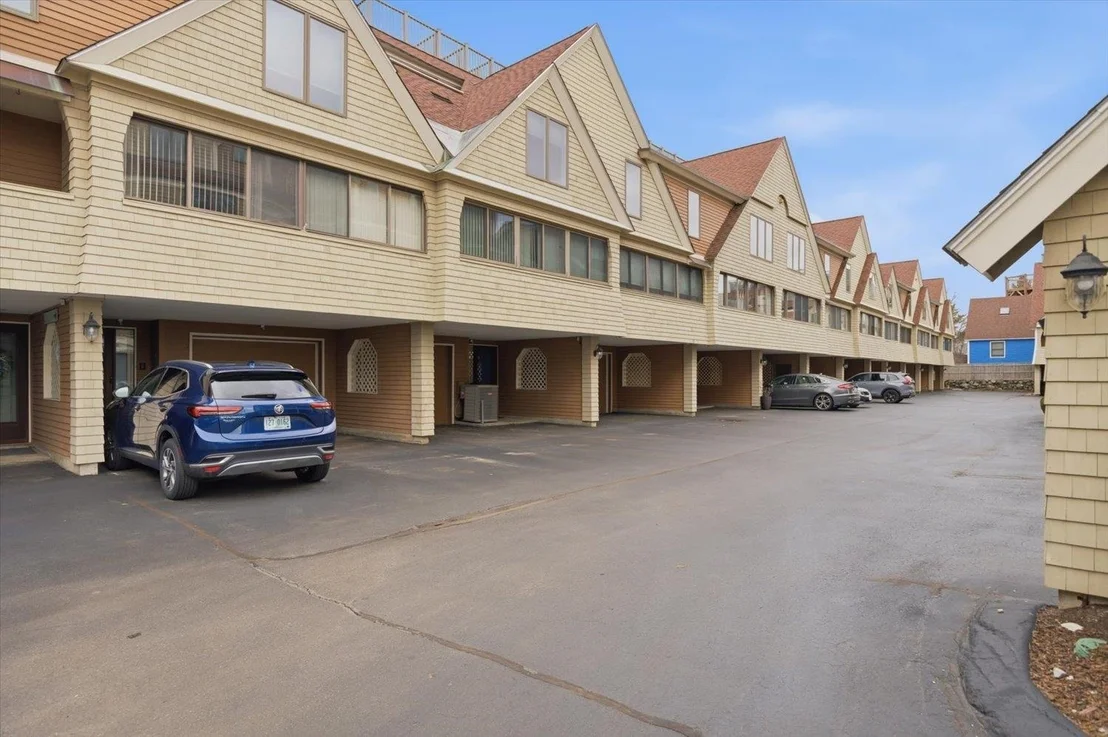 Photo of Unit 8 at 989 Ocean